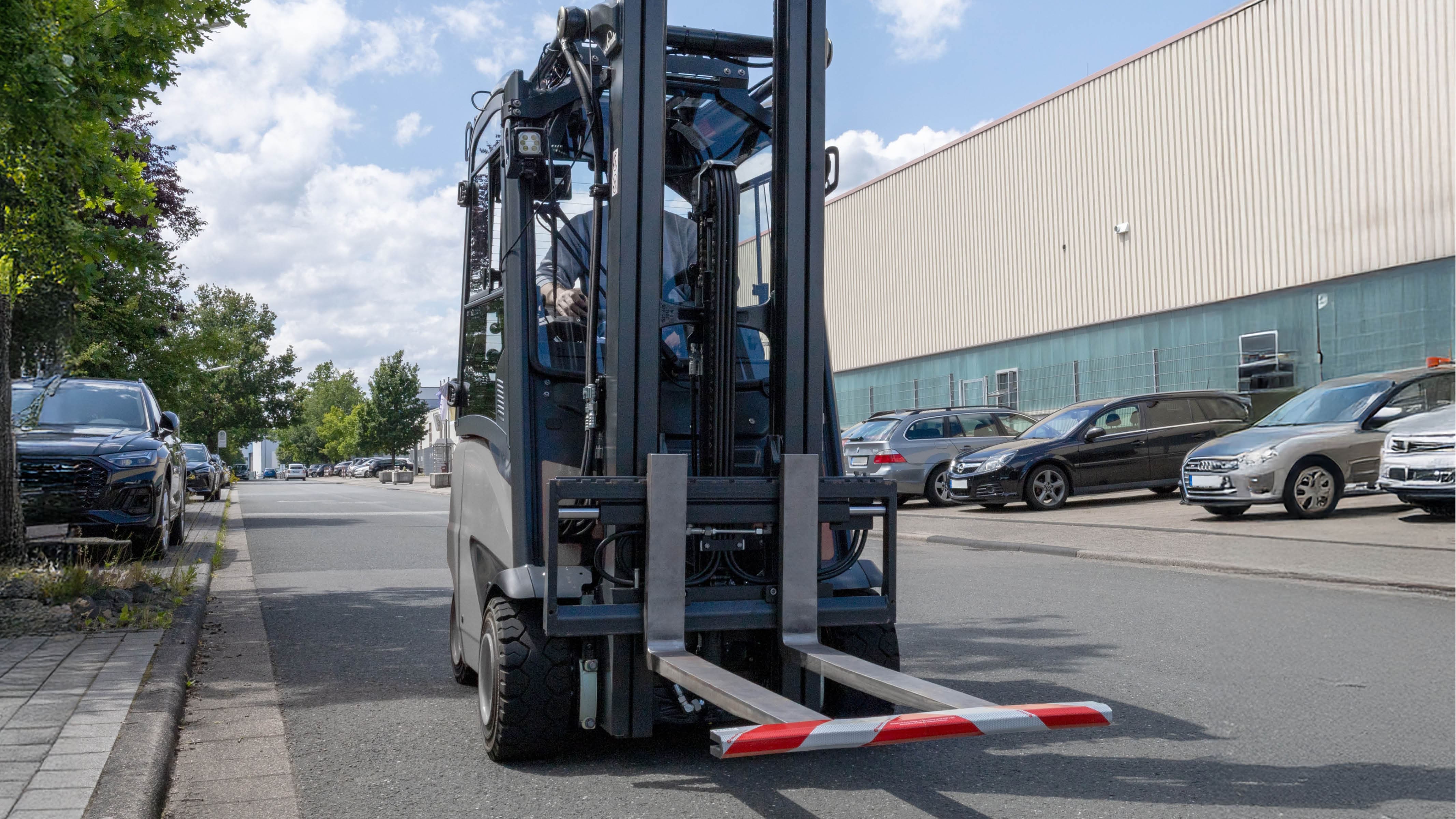 Gabelstapler sicher betreiben: Die wichtigsten DGUV-Pflichten