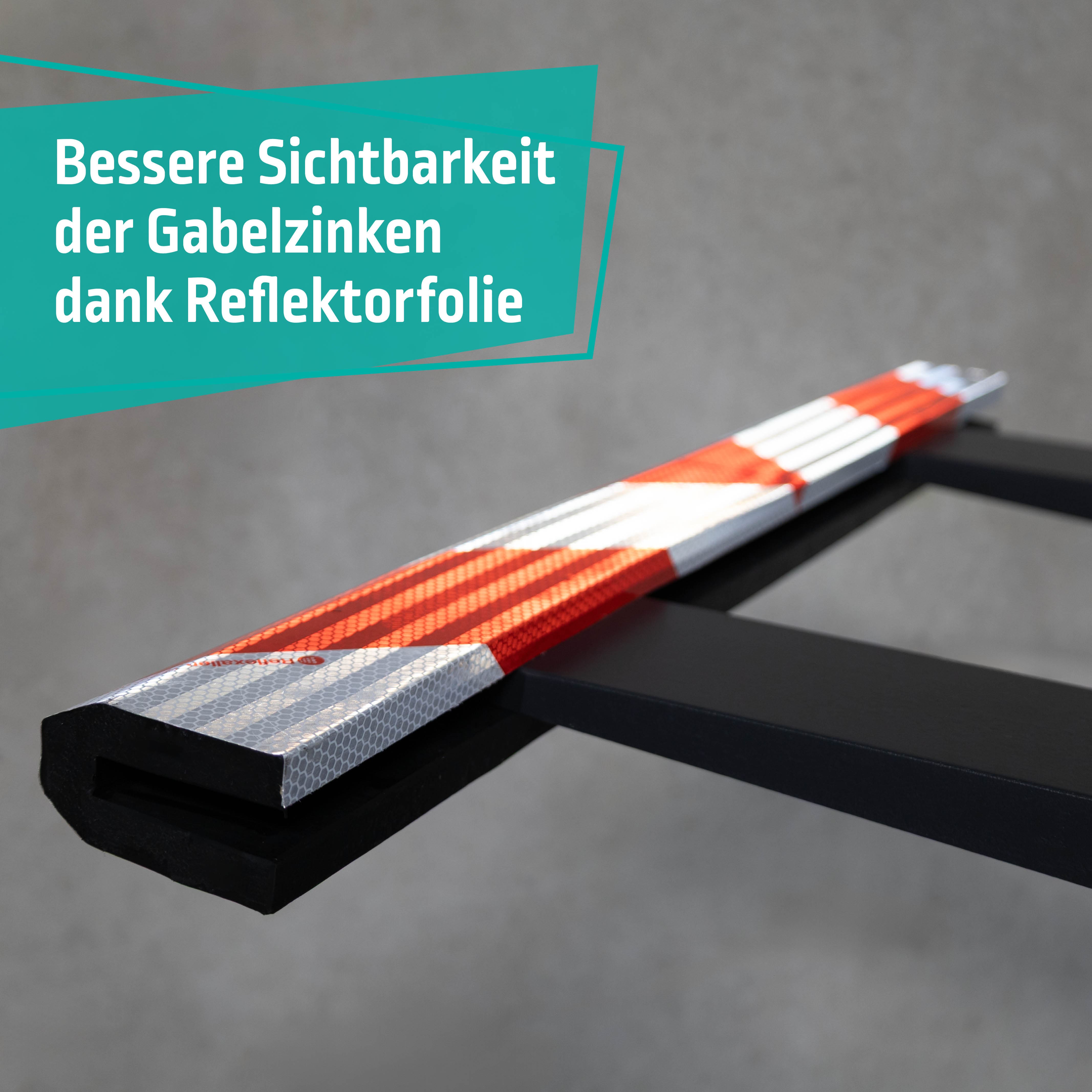 Reflektorfolie auf Warnbalken für bessere Sichtbarkeit der Gabelzinken